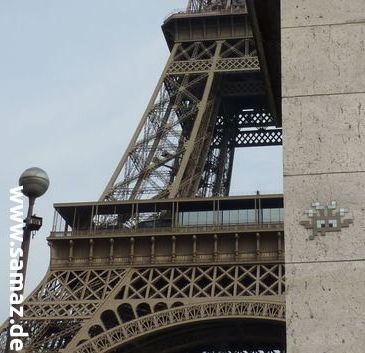 space_invaders_eiffel_tower