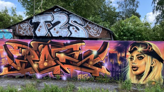Graffiti Wall auf dem verlassenen Hafengelände