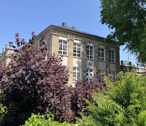 Imposanter Altbau des MPI
