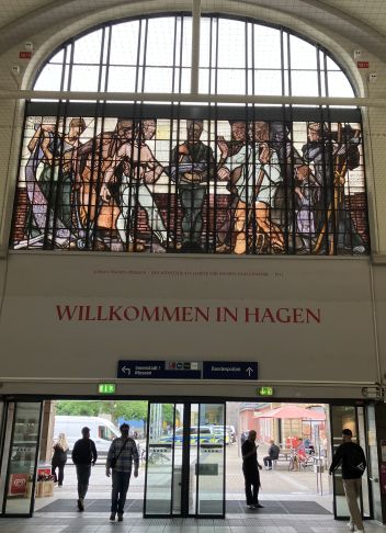 Glasbild - Willkommen in Hagen - Bahnhof